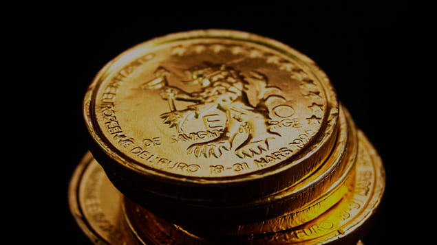 Золотые монеты и значки